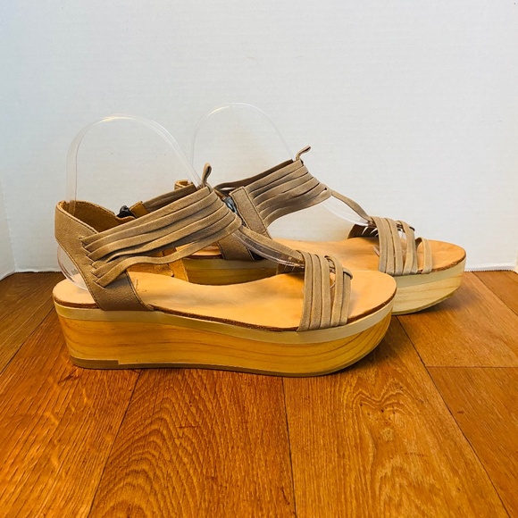 COCLICO Tan Sandals - Picture 2 of 7
